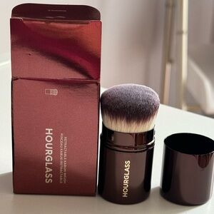 NEW Hourglass Retractable Kabuki Brush